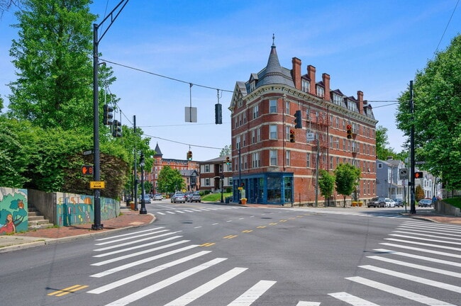 Building Photo - 1506 William Howard Taft Rd