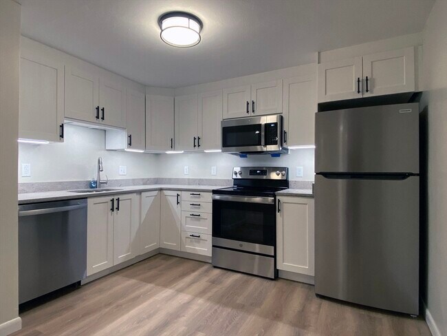 Primary Photo - 176 Maple Ave