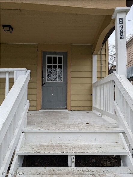 Building Photo - 564 Carroll St