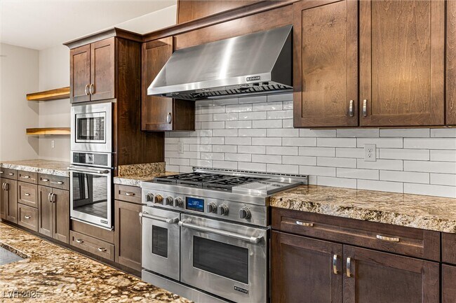 Building Photo - 4631 Amazing View St