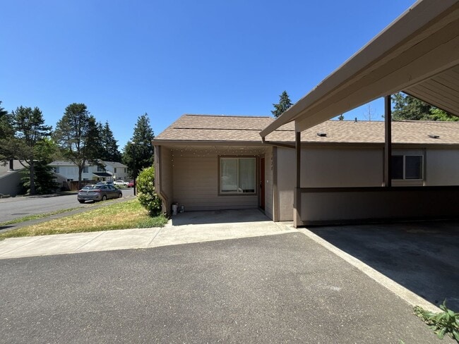 Building Photo - Bright and Airy Home with Stainless Steel Kitchen, Vaulted Ceilings & Washer + Dryer