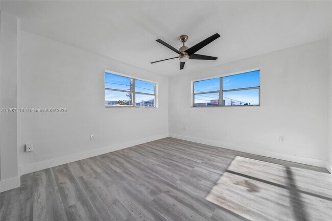 Building Photo - 910 Jefferson Ave