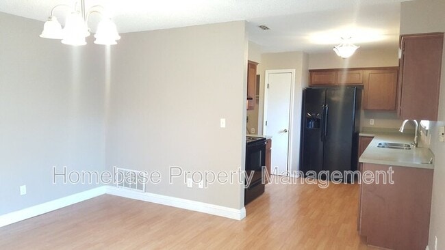 Building Photo - 5210 Hickory Ave