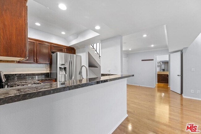 Building Photo - 5325 Newcastle Ave