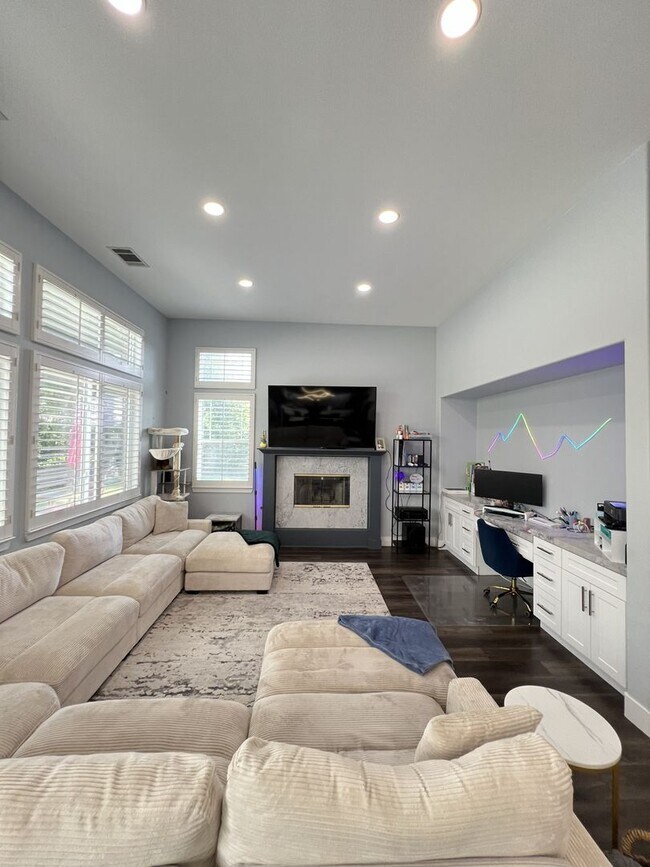 Building Photo - Amazingly Remodeled 4 Bed 4 Bath Luxury Home in North Orange with Solar!
