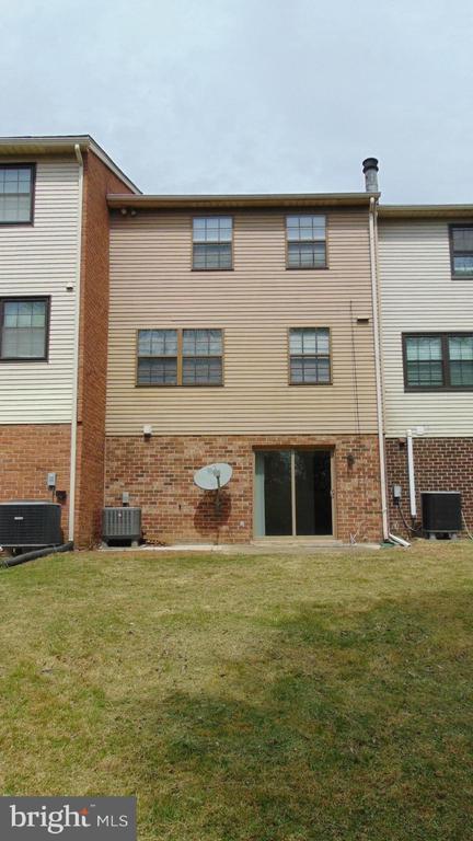 Building Photo - 25 Brucester Bridge Ct