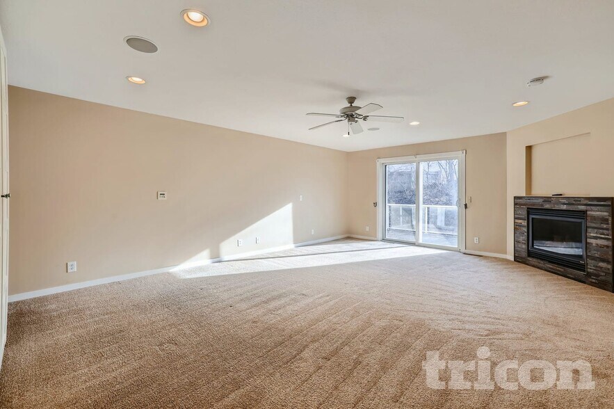 Building Photo - 5 Oak Shore Dr