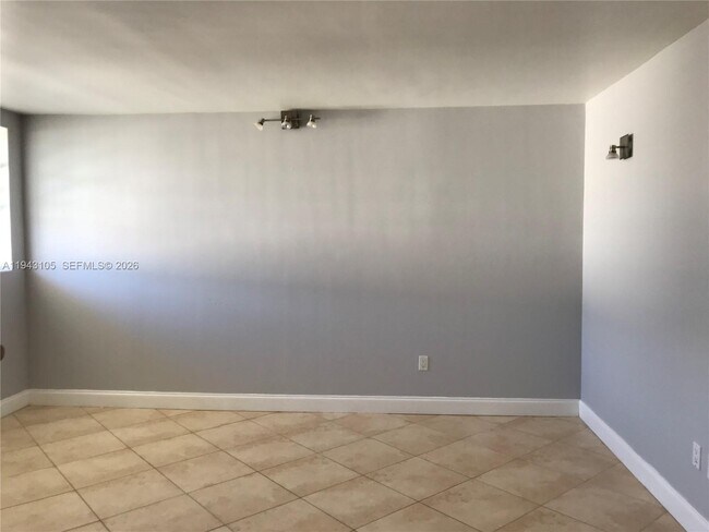 Building Photo - 1801 S Treasure Dr