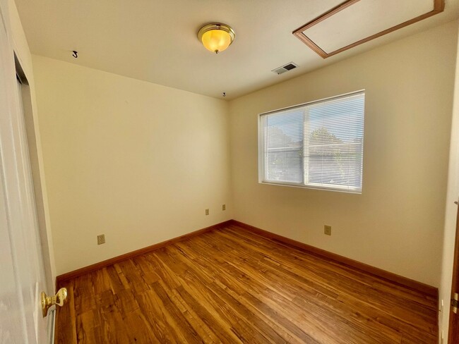 Building Photo - 816 S College Ave