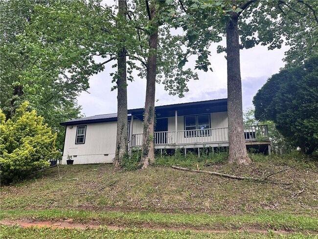 Building Photo - 312 Mt Olive Church Rd