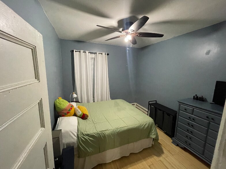 Building Photo - 183 Connors St