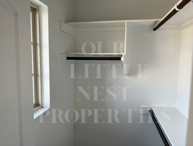 Building Photo - 10712 Fallbrook Rd