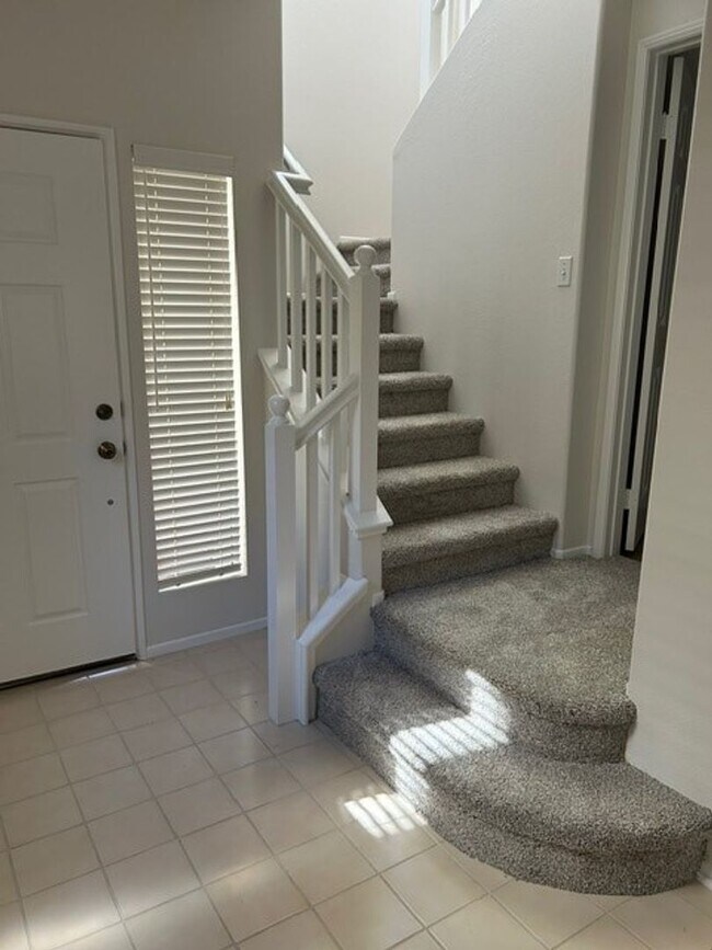 Building Photo - 2-Bedroom 2-Bath Rancho Santa Margarita Home