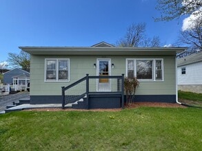 Building Photo - 404 Grubert Ave