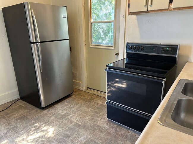 Kitchen - 305 N 4th St