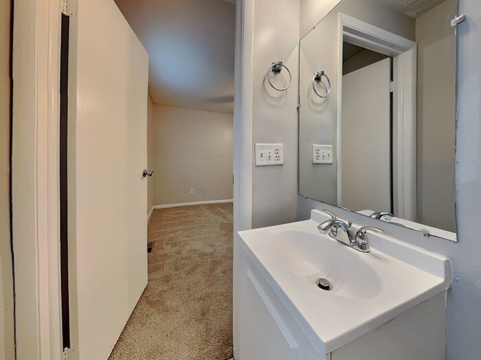 Building Photo - 1383 Muirfield Dr