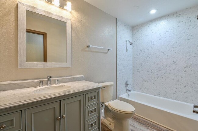 Building Photo - 1846 SE Lake Weir Ave