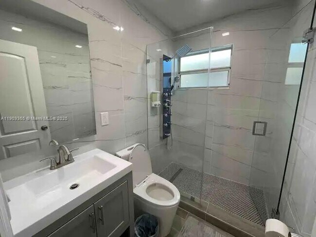 Building Photo - 1929 Dewey St