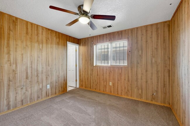 Building Photo - 1012 San Pedro Dr SE