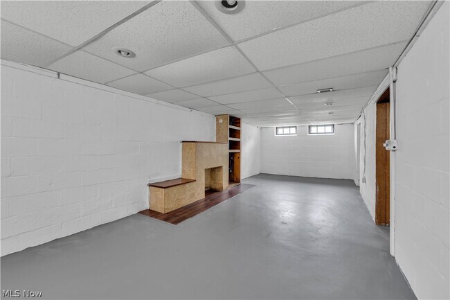 Building Photo - 4461 W 137th St