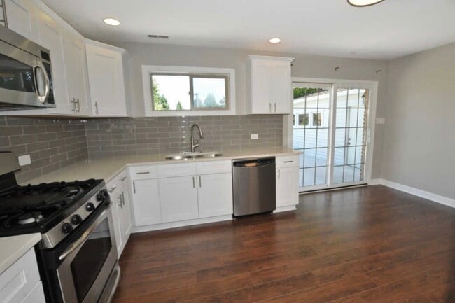 Building Photo - 16121 S 88th Ave