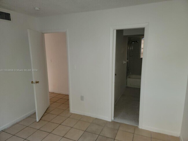 Building Photo - 17255 SW 95th Ave
