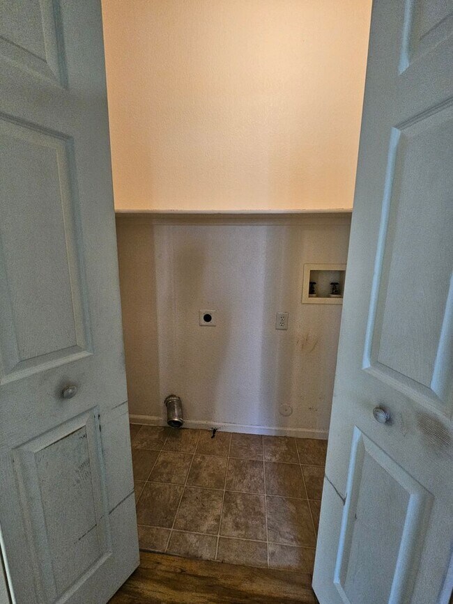 Building Photo - Spacious 2 Bedroom 2 Bath Condo - Close To Buckley AFB, DIA, DTC - Garage