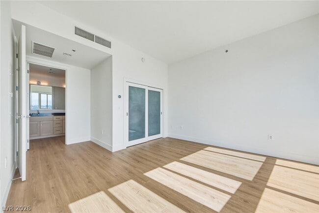 Building Photo - 4575 Dean Martin Dr