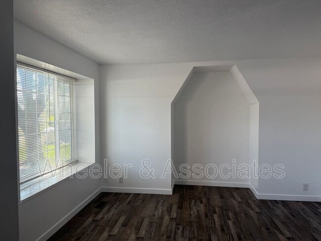 Building Photo - 1083 S 1200 W