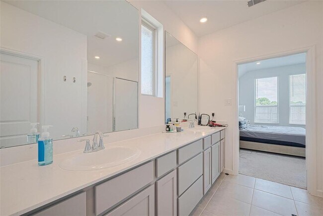 Building Photo - 2430 Dewford Fls Dr