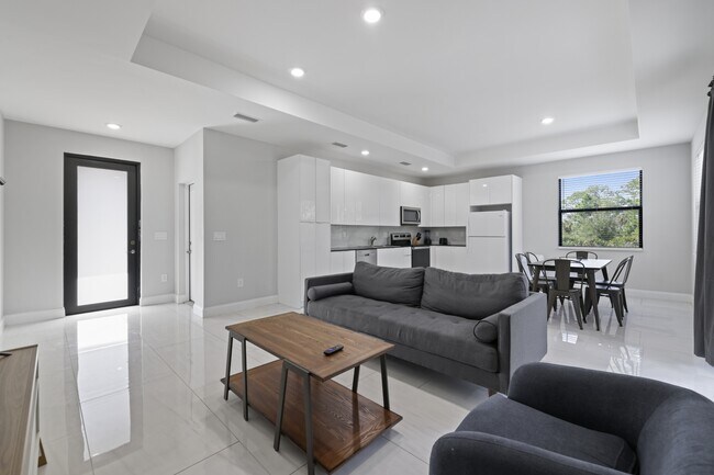 Building Photo - 674 Windermere Dr