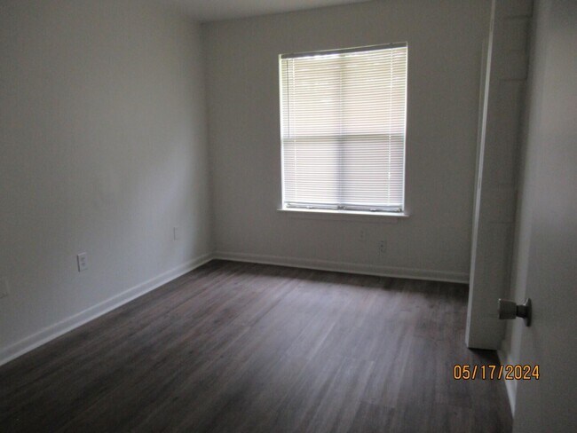 Building Photo - 251 Rast St