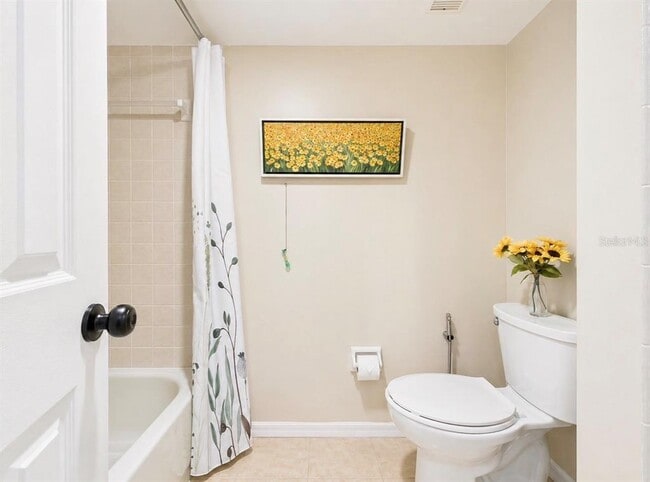 Building Photo - 2450 Pelican Ct
