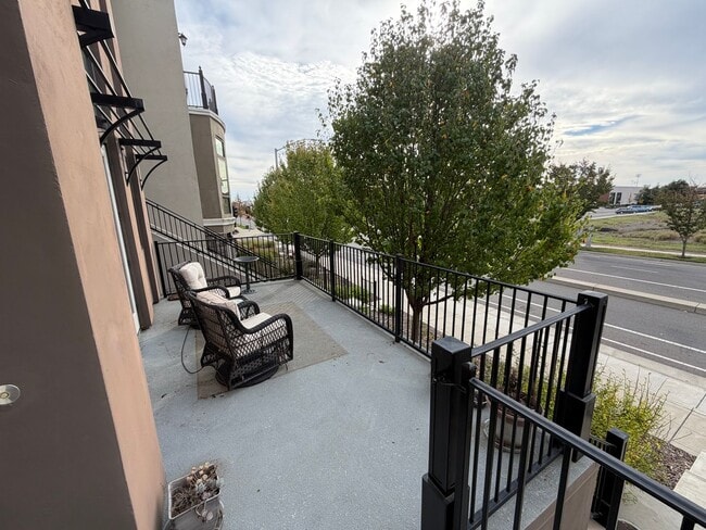 Building Photo - 3 Bedroom | 2.5 Bathroom | Crocker Village House