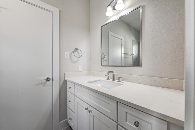 Building Photo - 3362 Pinemont Dr
