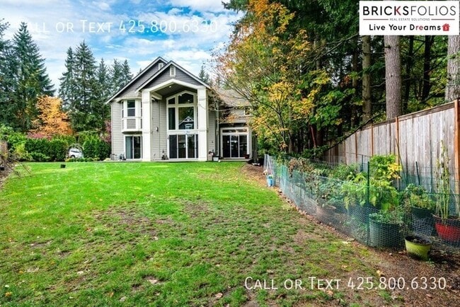 Building Photo - Discover the Perfect Blend of Comfort and ...