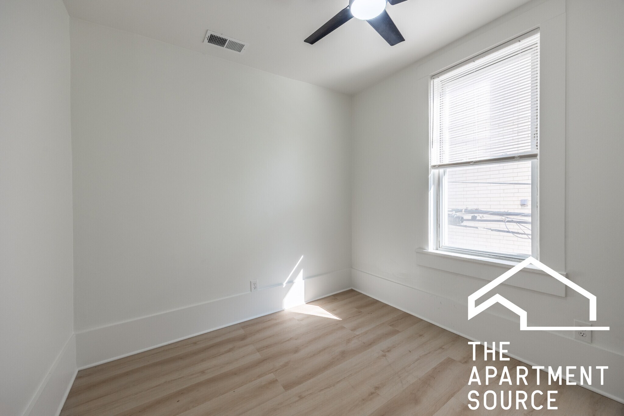 Building Photo - 2301 N Leavitt St