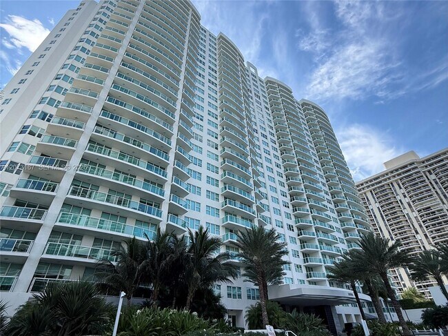 Building Photo - 20201 E Country Club Dr