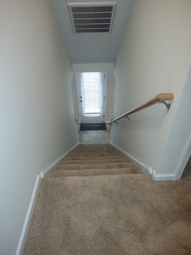 Building Photo - Super Four bedroom home in Northeast Columbia!