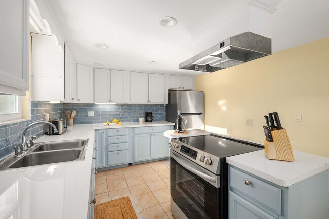 Building Photo - 84 21st Terrace SE