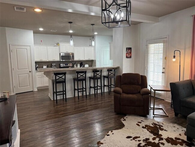 Building Photo - 3420 Summerway Dr