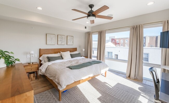 Building Photo - Three Bed Olde Kensington Home