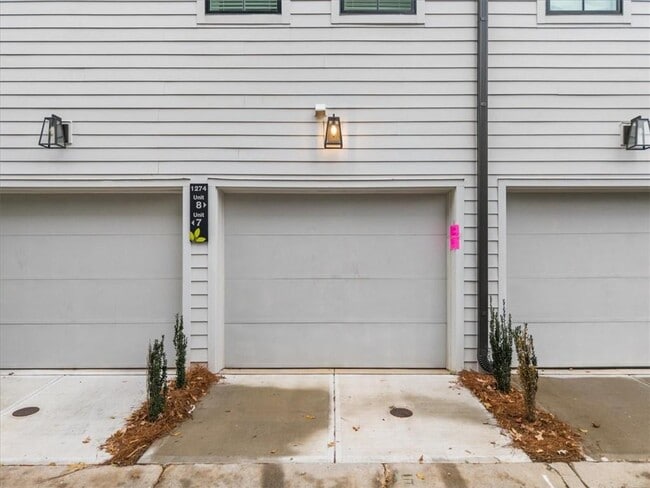 Building Photo - 1274 Longreen Ter NW