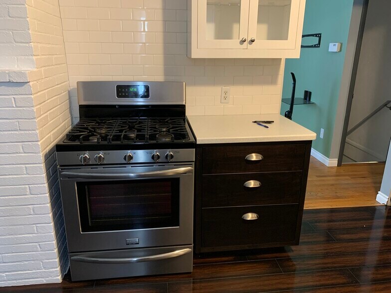 Kitchen - 3224 E 21st Ave