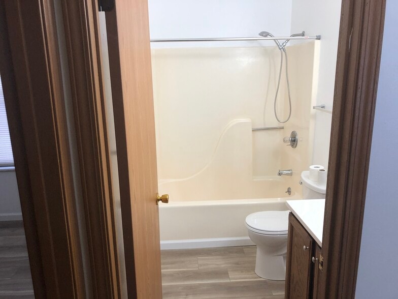 Building Photo - 630 S 4th St