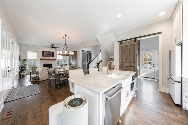 Building Photo - 1000 Loliver Ln