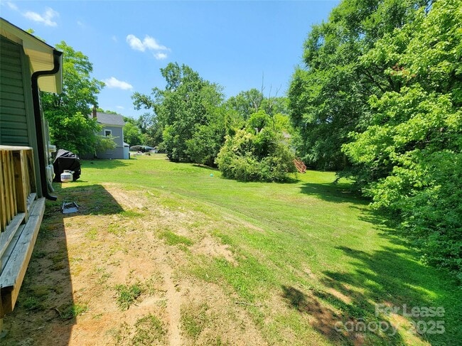 Building Photo - 1311 N Juniper Ave