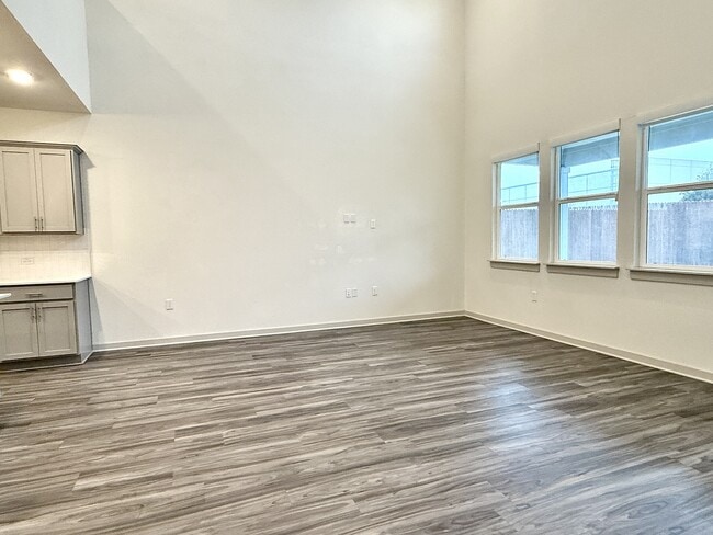 Building Photo - 13916 Lubeck Dr