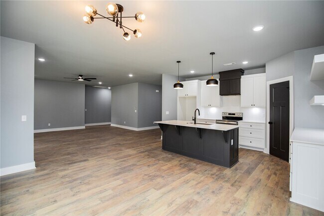 Building Photo - 47 Overton Dr