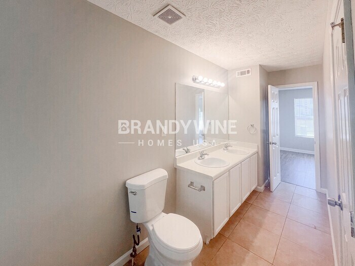 Building Photo - 627 Stonemill Manor